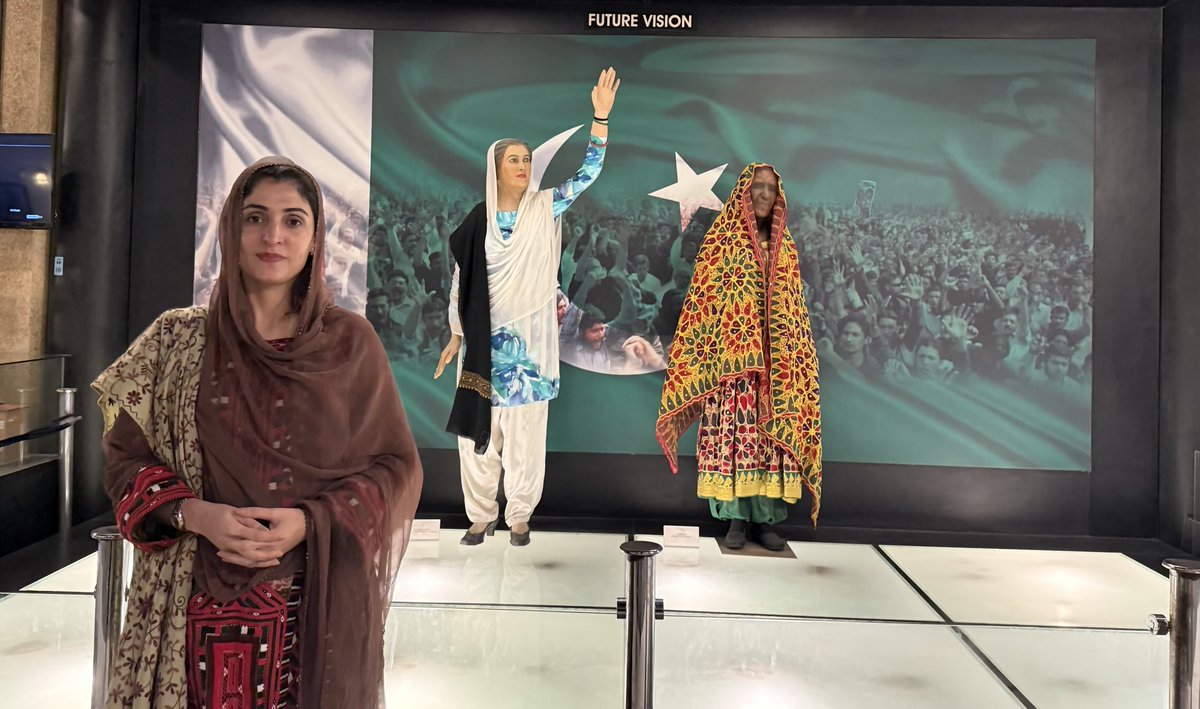 Happy BirthDay ♥️
#ShaheedMuhtarmaBenazirBhutto 
وہ لڑکی لال قلندر تھی ۔۔۔