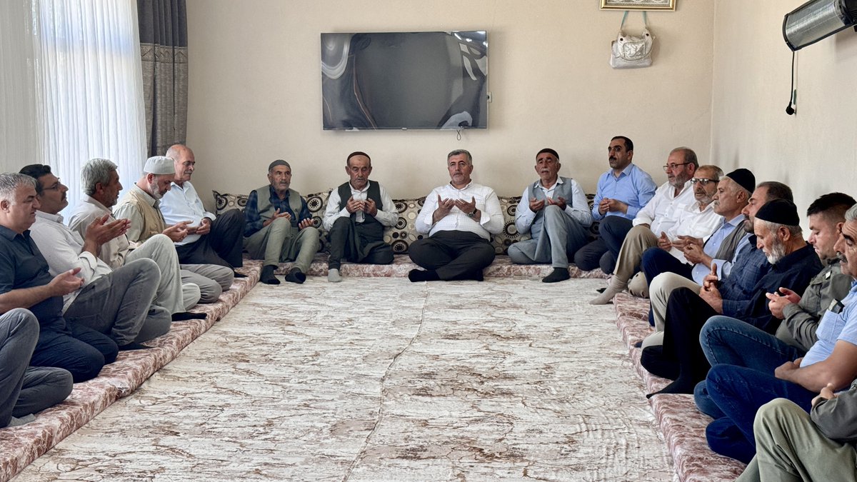 Geçen yıl Çınar’ın Köksalan (Tobini) ve Yazçiçeği (Herberî) ile Mazıdağı’nın Yücebağ (Kelekî) köylerinde çıkan yangında 15 canımızı yitirmiş, 72 kişi yaralanmıştı.

İl Başkanımız Zeynul Abidin Gülsever ve Çınar İlçe Başkanımız Aziz Tekdal, facianın yıl dönümünde köylerimizi