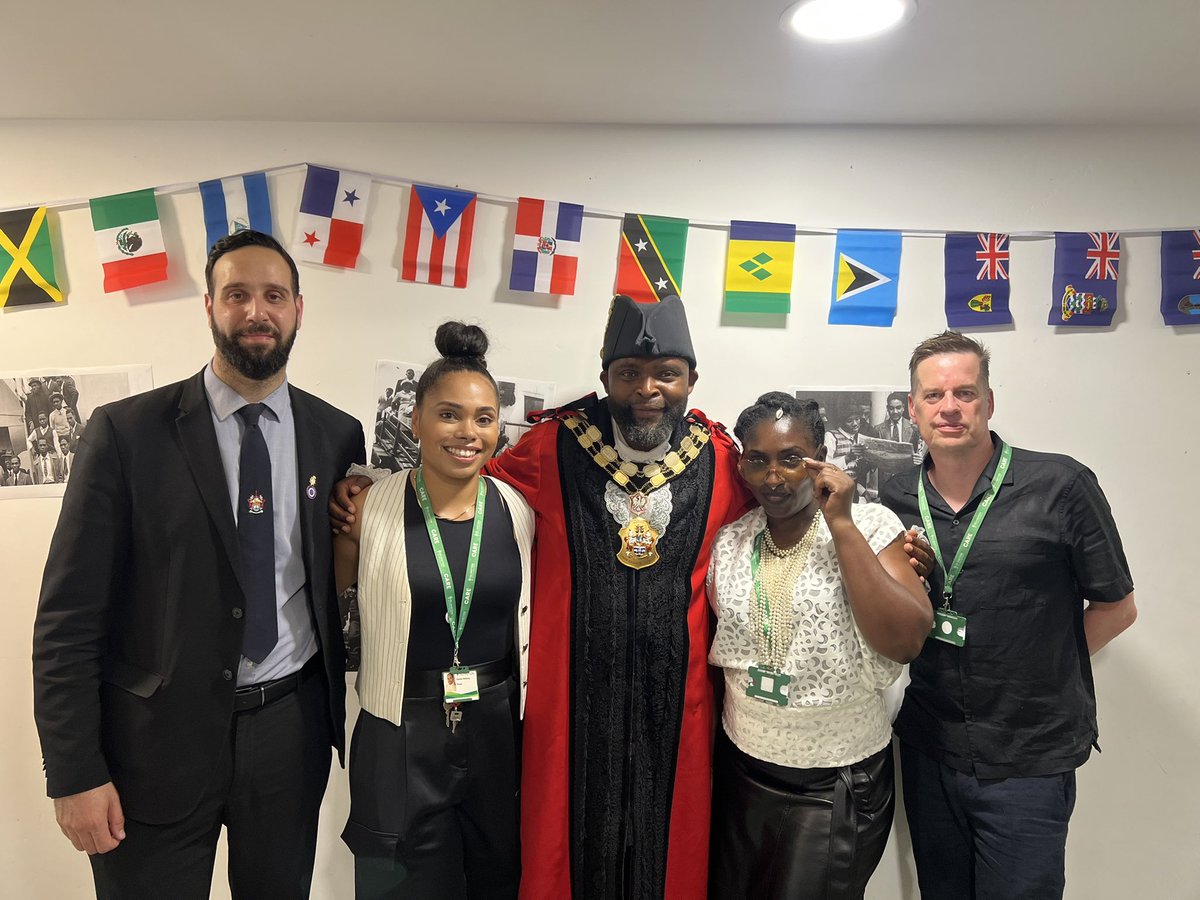 IslingtonMayor's tweet image. Today at the Jean Stokes Community Centre we marked #WindrushDay with a powerful celebration of kinship culture and care. We honoured the Windrush Generation and the legacy of kinship care in Afro-Caribbean families past and present.

Yes, I did jump in to dance too 😁🖤