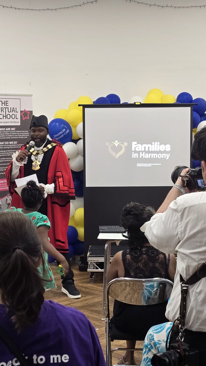 IslingtonMayor's tweet image. Today at the Jean Stokes Community Centre we marked #WindrushDay with a powerful celebration of kinship culture and care. We honoured the Windrush Generation and the legacy of kinship care in Afro-Caribbean families past and present.

Yes, I did jump in to dance too 😁🖤