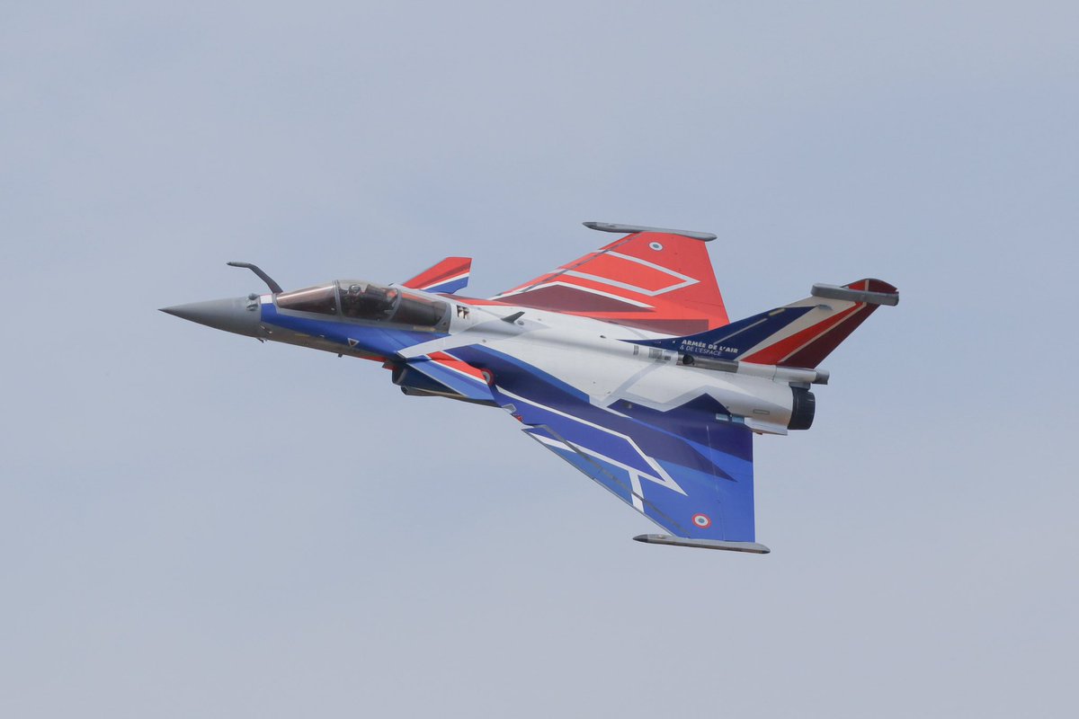 SFJET147's tweet image. Dassault Rafale Demonstration 🇫🇷
#ParisAirShow #SalonDuBourget