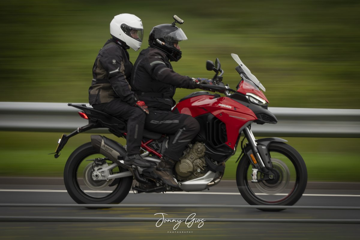 Dave's Day - Low Newton nr Cartmel - riders en route to #barrow for #davesday <a href="/BBC_Cumbria/">BBC Cumbria</a> <a href="/BBCNWT/">BBC North West</a> <a href="/BBCRadio2/">BBC Radio 2</a> <a href="/ZoeTheBall/">Zoe Ball</a> 2/2