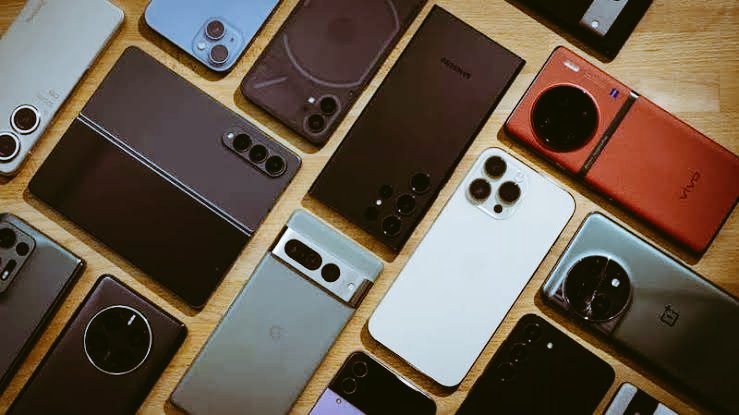 official_odogwu's tweet image. ⚙️ Tech Tip Saturday:
Want your phone to charge faster?
✅ Use the original charger
✅ Turn on Airplane mode
✅ Don't use while charging
Simple, but works...
#PhoneTips
#AndroidTricks
#USA
#TechTips
#TechNigeria,
#Phones2025,
#NaijaTech, #AndroidVsApple