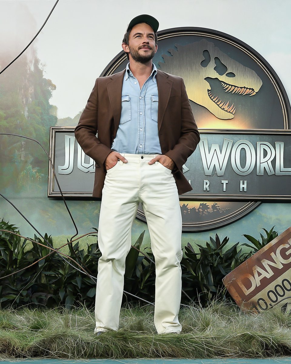 Marcus_Theatres's tweet photo. Jonathan Bailey.
Like if you agree. 👍 https://t.co/mT5biJpAJF