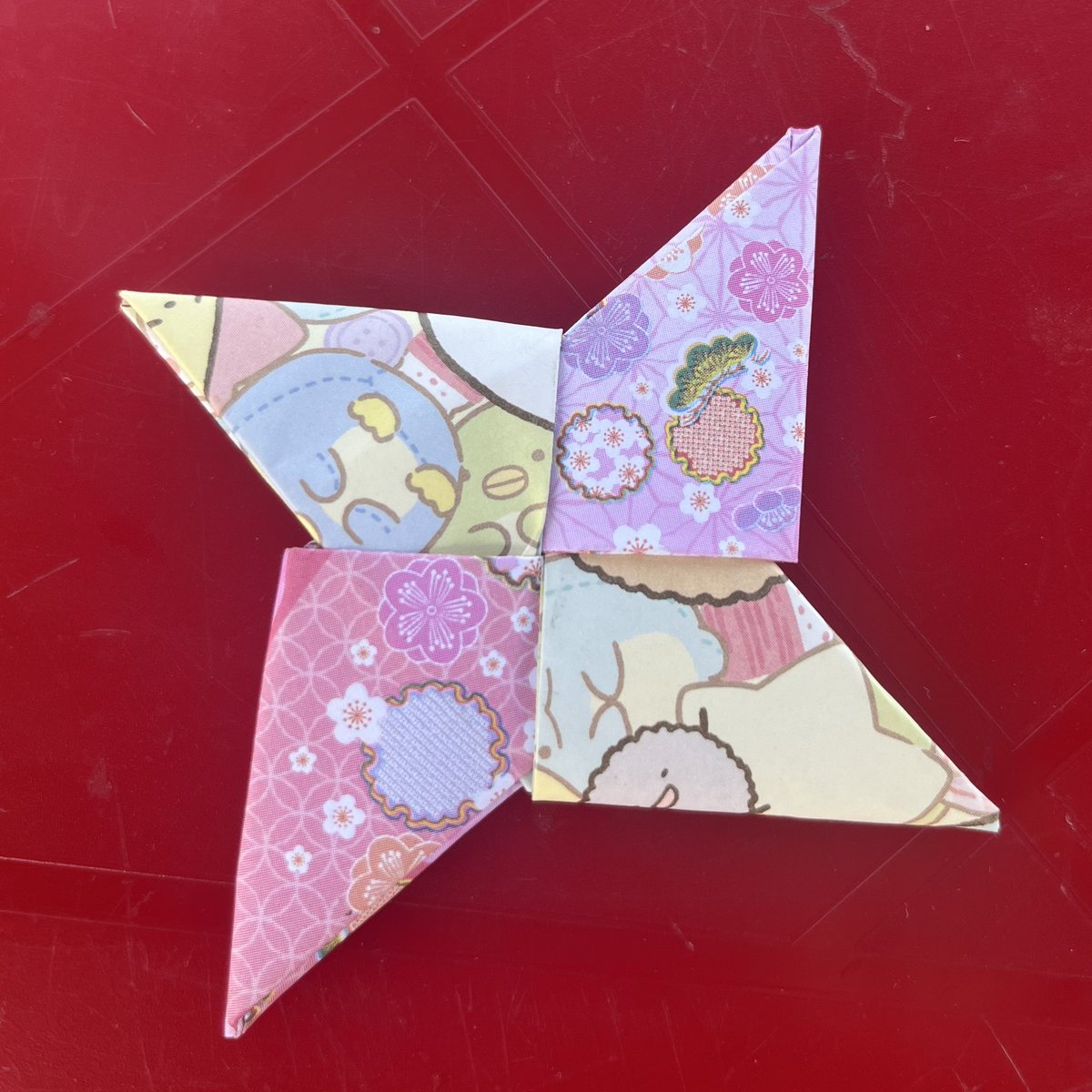 Hi Hi!!🧬
I made my first shuriken origami today 
: D !! funfun 
初めての手裏剣を作りました。
楽しかった