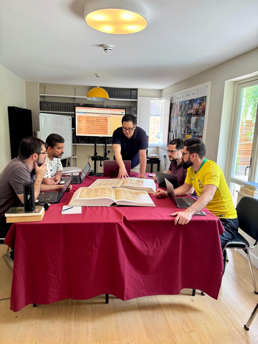nelson_hsieh7's tweet image. I enjoyed the time with a group of Brazilian scholars who are visiting @Tyndale_House
We’ve been reading Greek manuscripts and exploring paratexts like the Eusebian apparatus and titles.
Will have a Tyndale House podcast out soon with the material we covered