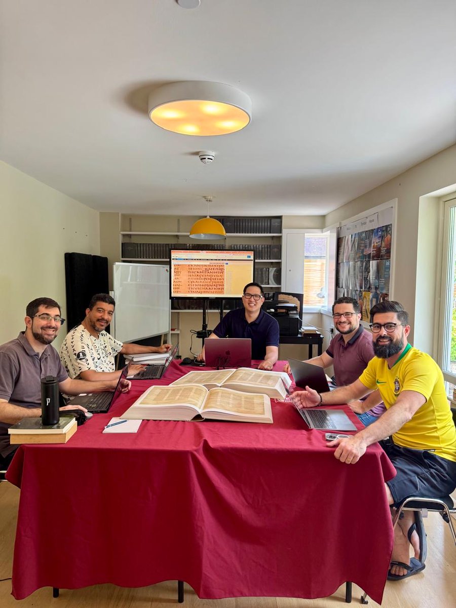 nelson_hsieh7's tweet image. I enjoyed the time with a group of Brazilian scholars who are visiting @Tyndale_House
We’ve been reading Greek manuscripts and exploring paratexts like the Eusebian apparatus and titles.
Will have a Tyndale House podcast out soon with the material we covered