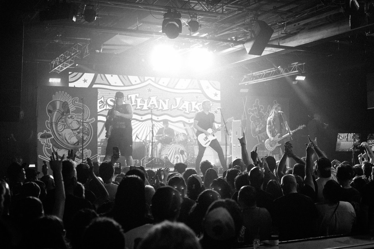 HowWeAreupdates's tweet image. Photos of @LessThanJake Summer Circus with The Suicide Machines @fishbone &amp;amp; @bitemebambiska at @MulcahysPub in Wantagh, NY on 6•17•25. See more photos here: tinyurl.com/2p2be67r

📷:@TheAndyJimenez