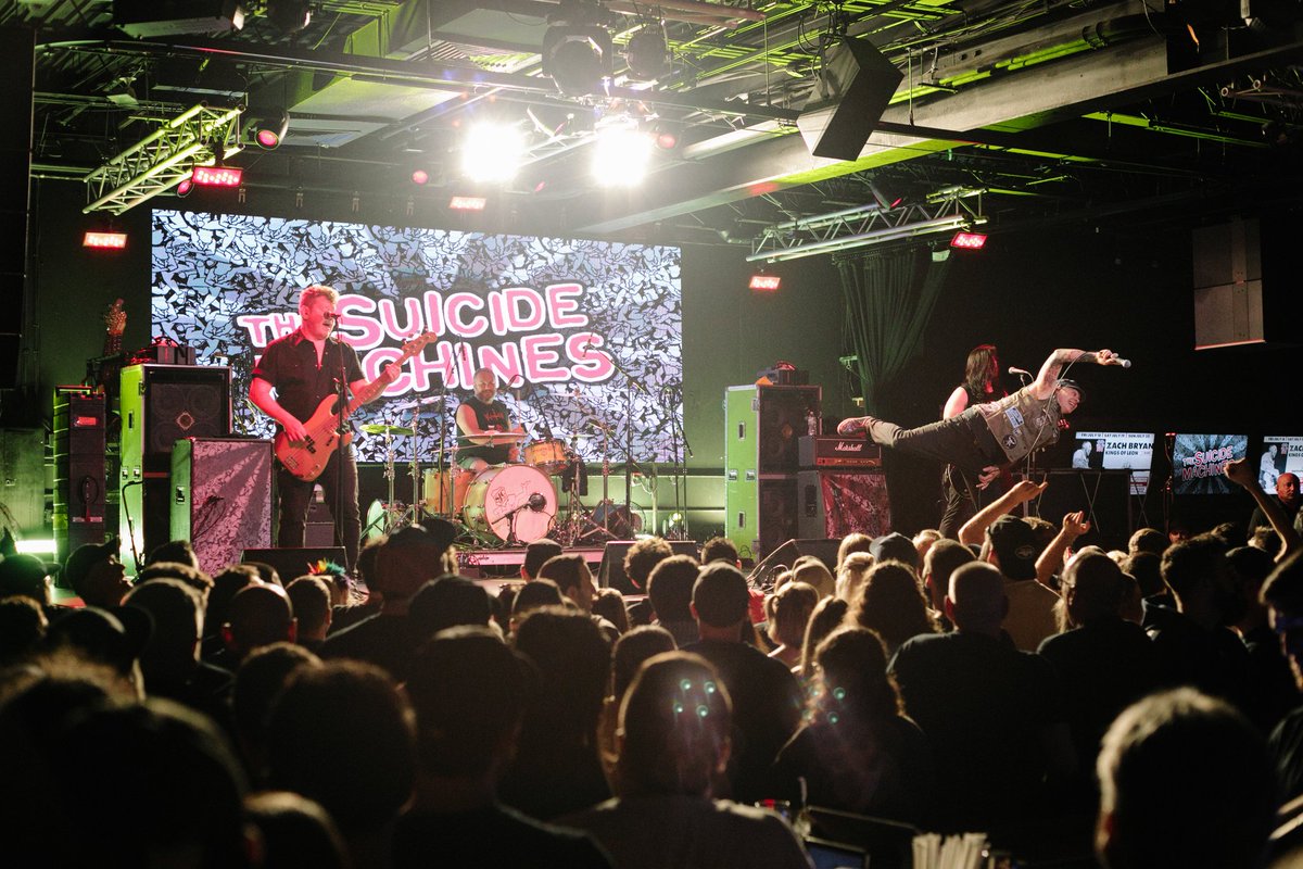 HowWeAreupdates's tweet image. Photos of @LessThanJake Summer Circus with The Suicide Machines @fishbone &amp;amp; @bitemebambiska at @MulcahysPub in Wantagh, NY on 6•17•25. See more photos here: tinyurl.com/2p2be67r

📷:@TheAndyJimenez