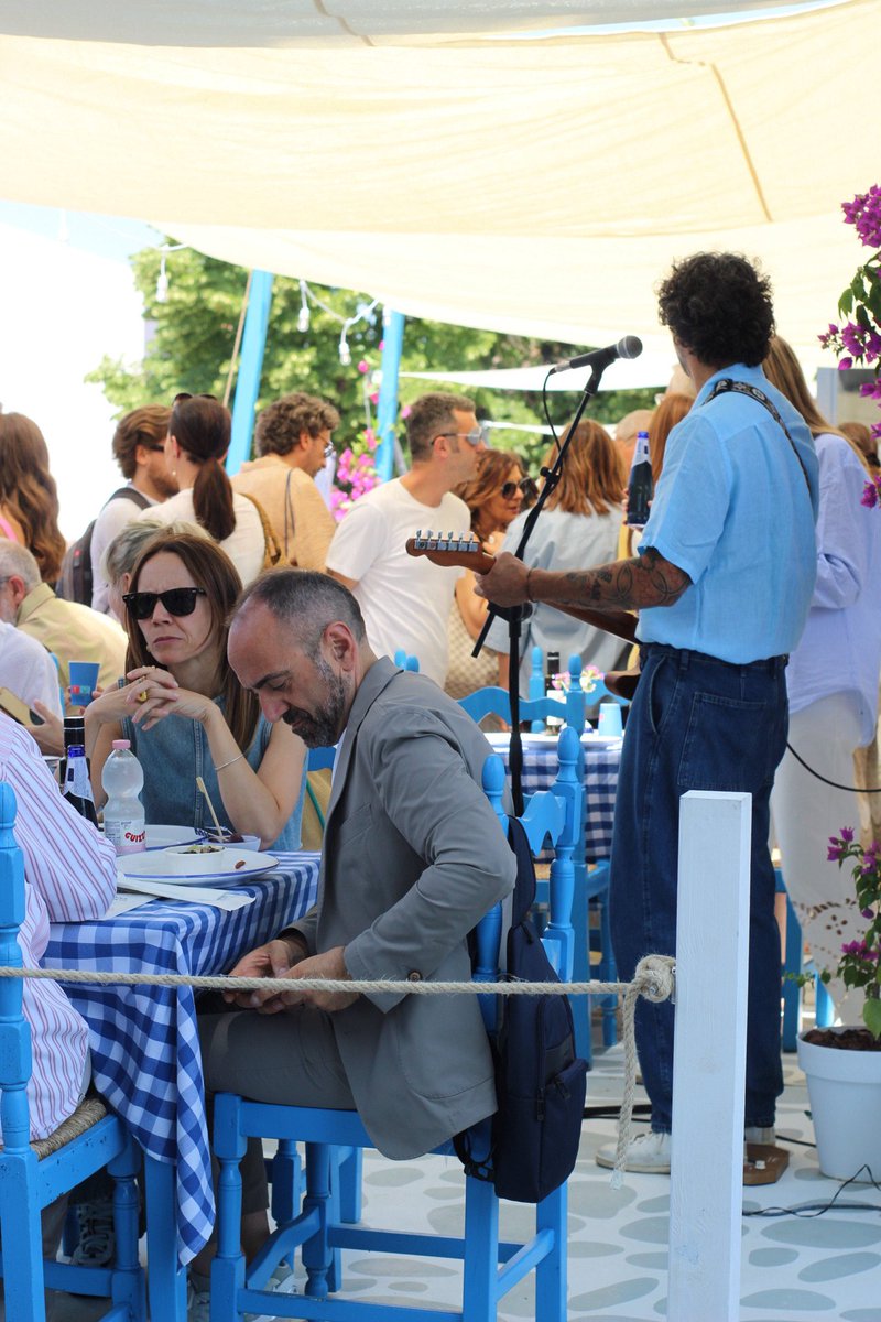 I am not a fashion person in the typical sense.
When I went to Pitti in 2019, I felt all about good pictures.
But this time, I saw the real side — fabrics, future collections, global connections, how style is evolving...
Felt lucky to witness that.
#PittiUomo #FutureOfFashion