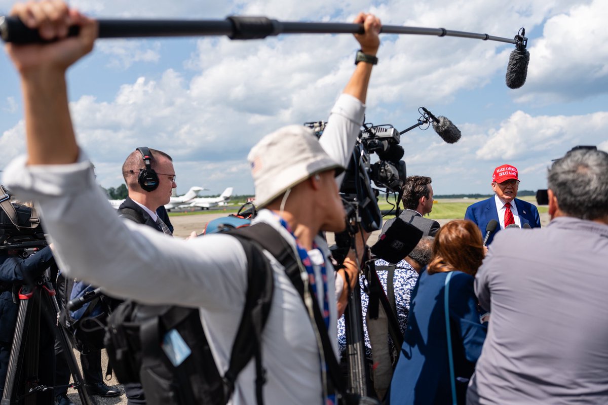 Eric Lee (@erjlee) on Twitter photo President Donald Trump traveled to New Jersey yesterday and returns to DC tonight for a National Security meeting. For <a href="/nytimes/">The New York Times</a> President Donald Trump traveled to New Jersey yesterday and returns to DC tonight for a National Security meeting. For <a href="/nytimes/">The New York Times</a>