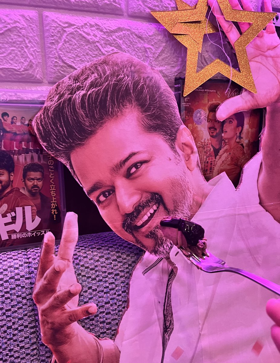 wazu_R3's tweet image. #HBDThalapathyVijay
ヴィジャイさんお誕生日おめでとうございます！！
Happy birthday, Thalapathy Vijay!! 
Meeting you has been a joyous thing in my life. May your journey ahead be a wonderful one. With love from Japan💕