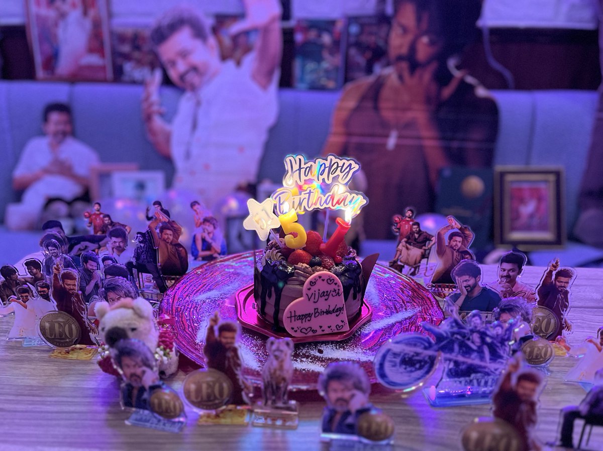 wazu_R3's tweet image. #HBDThalapathyVijay
ヴィジャイさんお誕生日おめでとうございます！！
Happy birthday, Thalapathy Vijay!! 
Meeting you has been a joyous thing in my life. May your journey ahead be a wonderful one. With love from Japan💕