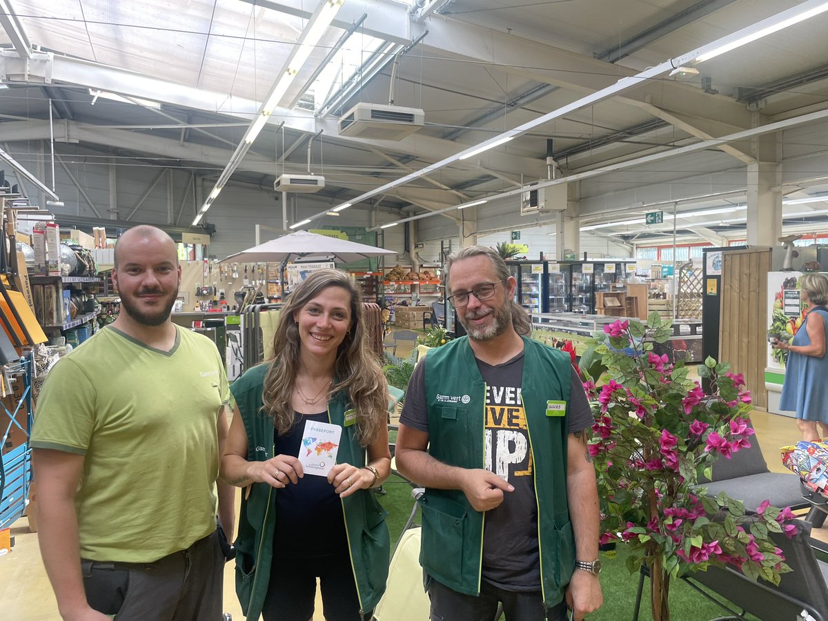 KaderMedjbeur's tweet photo. Dans le cadre dâune visite de stage, jâai remis les Passeports de la Francophonie Ă Gilles, directeur de Gamm Vert Varces, Ă ses collaborateur·trice·s : MĂ©gane et RĂ©my. Merci pour leur accueil chaleureux. #Francophonie #AcadĂ©mieDeGrenoble #CAPEPC #Portesdeloisans https://t.co/UlUZU3aMtm