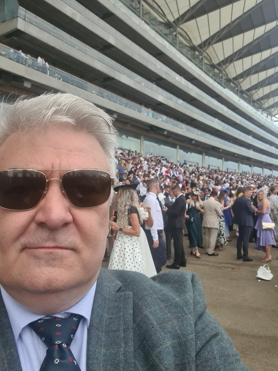 neilsib's tweet photo. I've had worse afternoons.
#royalascot2025 https://t.co/rQyvgdHaOj