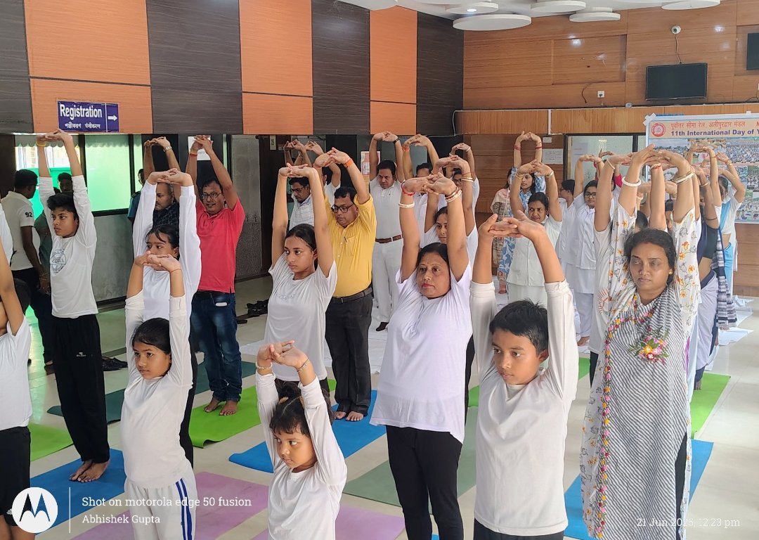 drm_apdj's tweet photo. #InternationalYogaDay2025 was celebrated at DRH/APDJ with detailed  discussion on benefits  of yoga and its importance in building  healthy  society. #YogaForOneEarthOneHealth #IDY2025 @moayush @RailMinIndia https://t.co/QL2nuaQe3Y