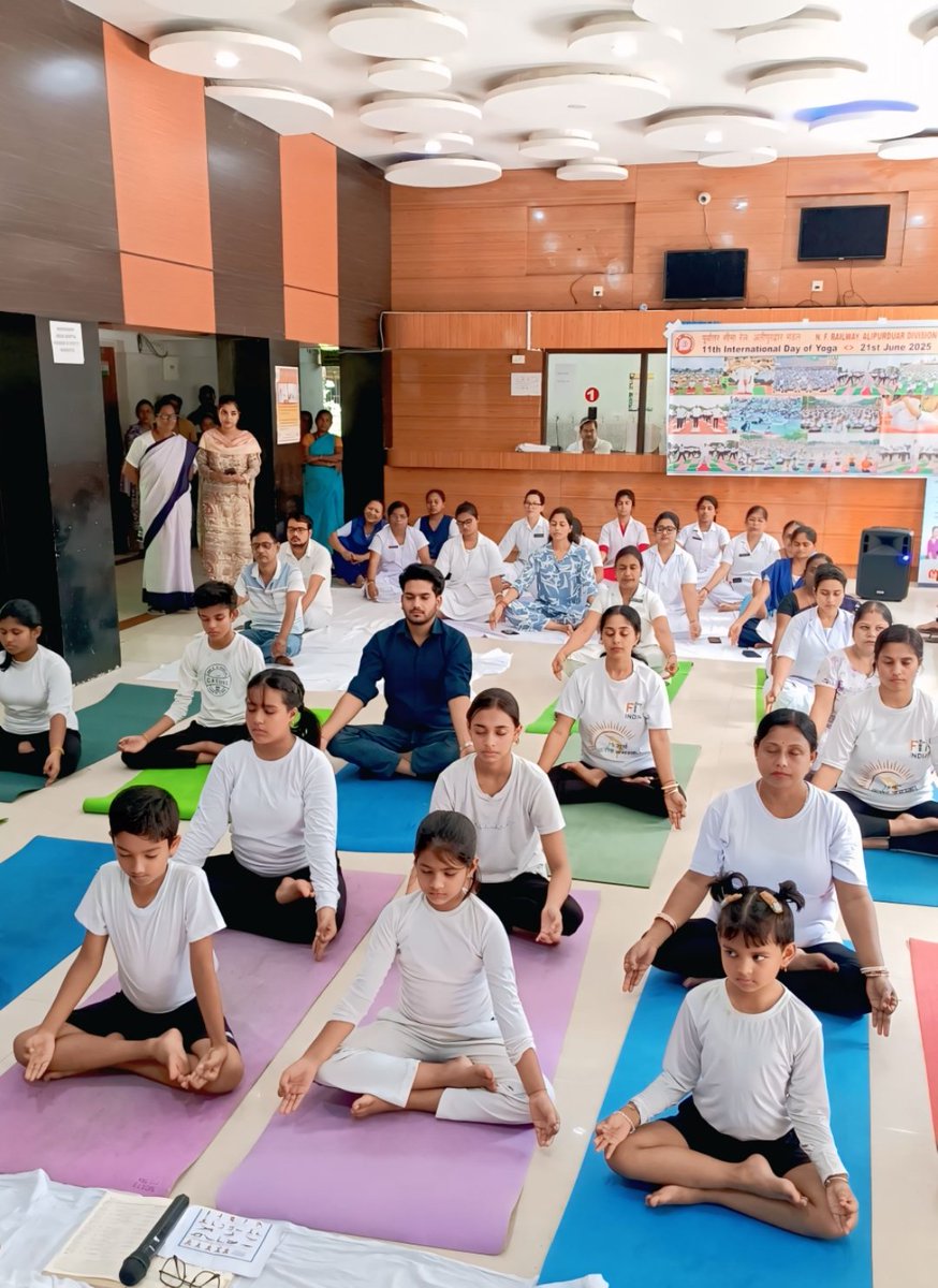 drm_apdj's tweet photo. #InternationalYogaDay2025 was celebrated at DRH/APDJ with detailed  discussion on benefits  of yoga and its importance in building  healthy  society. #YogaForOneEarthOneHealth #IDY2025 @moayush @RailMinIndia https://t.co/QL2nuaQe3Y