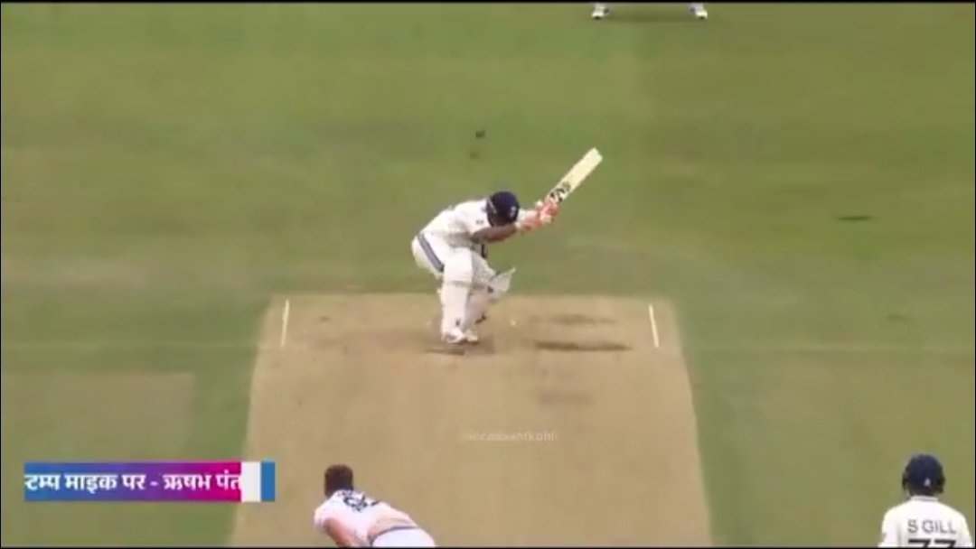 mufaddal_vohra's tweet photo. PANT AND GILL EARLY IN THE MORNING.

Shubman Gill - Maarna tu (you should hit it).

Rishabh Pant - Bohat tagda ball daldiya isne, Respect karna pad gaya bohat tagda (he bowled a great ball, had to respect that). 🤣🔥 https://t.co/fgkHMILYfs