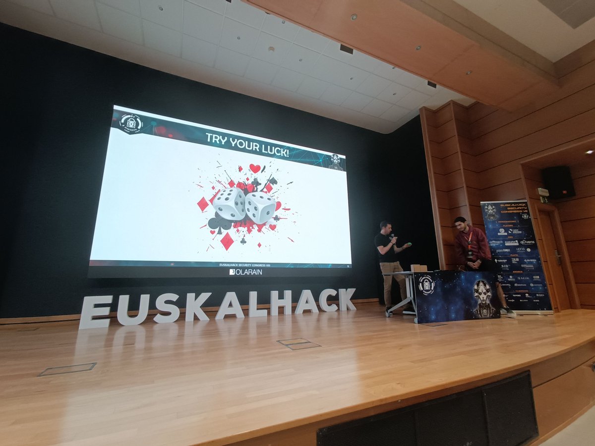 EuskalHack's tweet image. Como no podía ser de otra manera, terminamos con el sorteo de varios libros de @0xword y merchandising de la asociación #EuskalHack ¡Felicidades a los agraciados! #ESCVIII