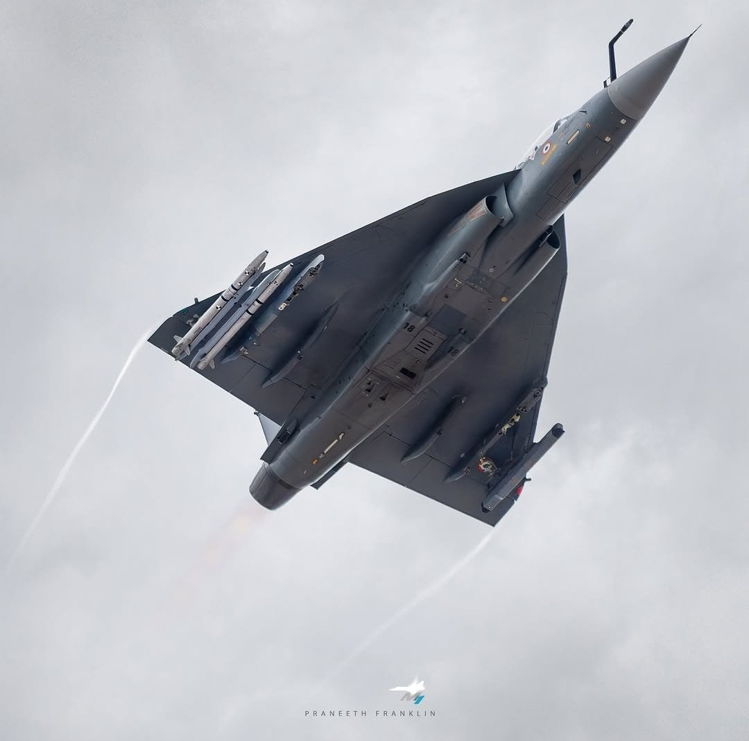 Vishnu Som (@vishnundtv) on Twitter photo Incredible image by <a href="/Praneethfrank/">Praneeth Franklin</a> of a dual rack on Tejas with ASRAAM missiles. Left outbound pylon is a jammer. Big question - Can we get 2 Astra Mk2 into this config or does the dual rack foul that possibility? Incredible image by <a href="/Praneethfrank/">Praneeth Franklin</a> of a dual rack on Tejas with ASRAAM missiles. Left outbound pylon is a jammer. Big question - Can we get 2 Astra Mk2 into this config or does the dual rack foul that possibility?