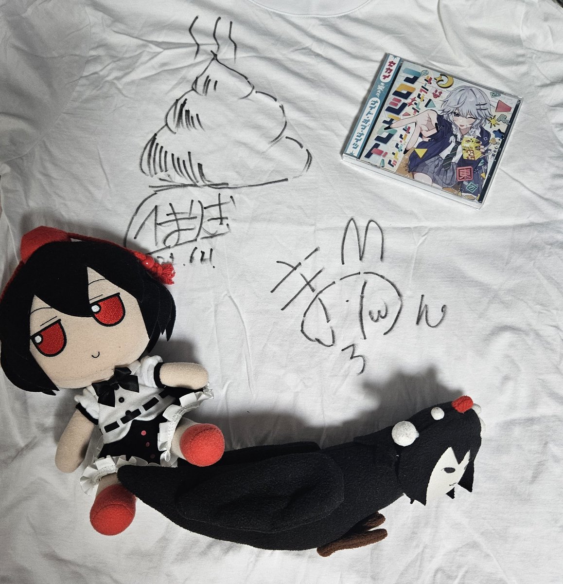 #LNMF #라뮤페
군바 하기전에 보는 마지막 라이브.
라이브 정말로 즐길 수 있어서 기뻤습니다.
라이브 도중 리스펙트 풍신 아야파트에서 제 후모를 받으시고 흔들어 주시기도
꿈에 그리던 비트마리오씨의 똥싸인도 받았으니 맘놓고 갈수있을거 같습니다!

(이번에 두분께 똥 한국어를 알려드렸습니다!)