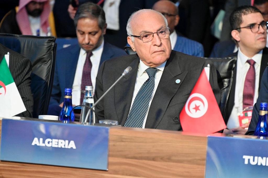 وزارة الشؤون الخارجية| MFA-Algeria (@algeria_mfa) on Twitter photo للإطلاع على نص الكلمة التي ألقاها وزير الدولة، وزير الشؤون الخارجية <a href="/Algeria_MFA/">وزارة الشؤون الخارجية| MFA-Algeria</a> السيد <a href="/AhmedAttaf_Dz/">أحمد عطاف Ahmed Attaf</a> خلال مشاركته #بإسطنبول في الاجتماع الحادي والخمسين لمجلس وزراء خارجية الدول الأعضاء في منظمة التعاون الإسلامي <a href="/OIC_OCI/">OIC</a> ، بالجمهورية التركية الشقيقة.
facebook.com/share/p/1AZyhx… للإطلاع على نص الكلمة التي ألقاها وزير الدولة، وزير الشؤون الخارجية <a href="/Algeria_MFA/">وزارة الشؤون الخارجية| MFA-Algeria</a> السيد <a href="/AhmedAttaf_Dz/">أحمد عطاف Ahmed Attaf</a> خلال مشاركته #بإسطنبول في الاجتماع الحادي والخمسين لمجلس وزراء خارجية الدول الأعضاء في منظمة التعاون الإسلامي <a href="/OIC_OCI/">OIC</a> ، بالجمهورية التركية الشقيقة.
facebook.com/share/p/1AZyhx…
