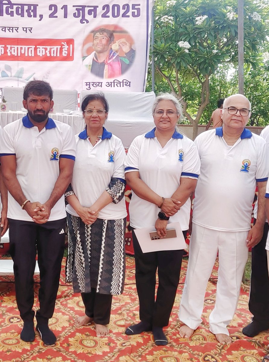drNSSangwan's tweet photo. International Yoga day celebration at CUH; Yogeshwar Dutt, Olympian &amp; Padmshree, motivated everyone with his simple, and touching speech, VC sir and all of us performed the entire protocol and listened to our PM's address together
#InternationalYogaDay 
#YogaDay https://t.co/8SjYncRDOX