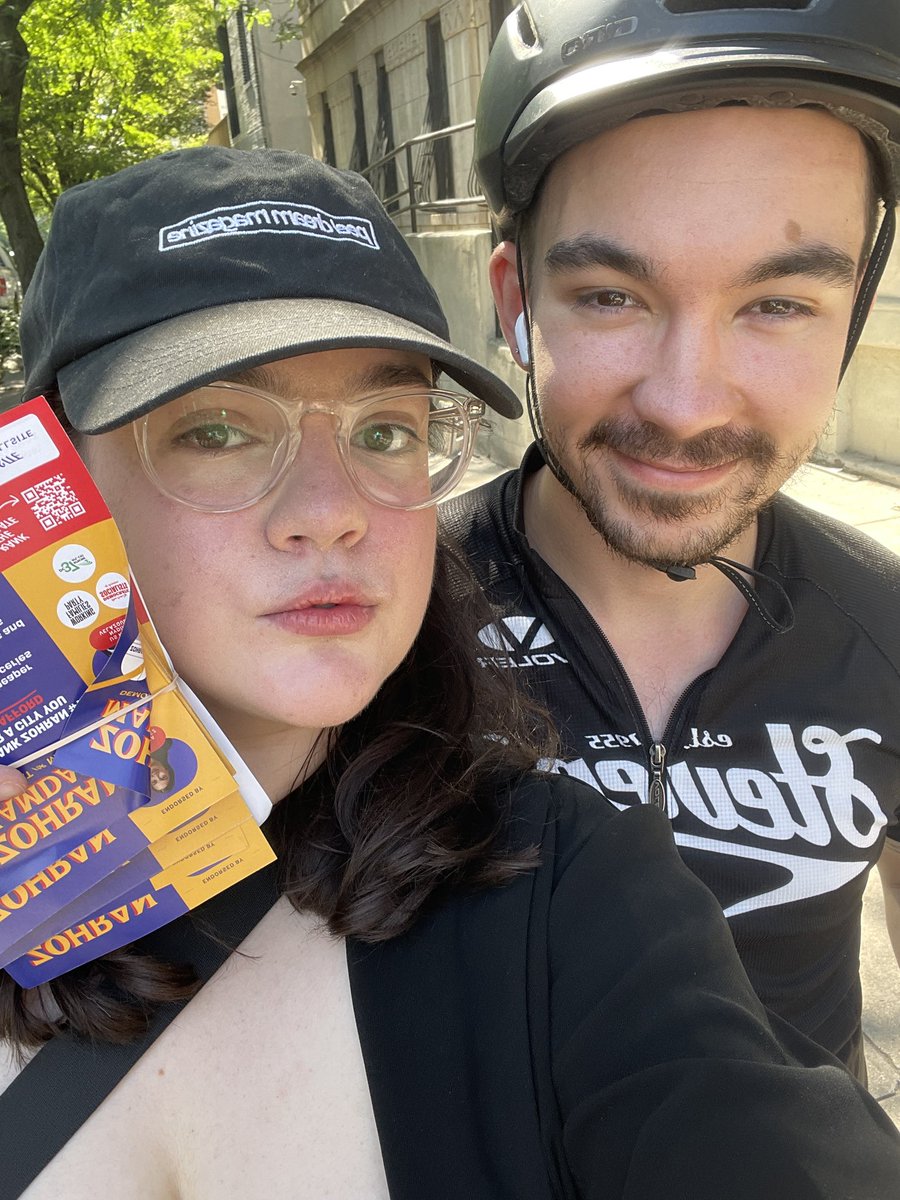 Amanda 🪩🪩 (@dirtyshallot) on Twitter photo Look at who I ran into while canvassing for <a href="/ZohranKMamdani/">Zohran Kwame Mamdani</a> :-)
We are gonna win, baby!!! Look at who I ran into while canvassing for <a href="/ZohranKMamdani/">Zohran Kwame Mamdani</a> :-)
We are gonna win, baby!!!