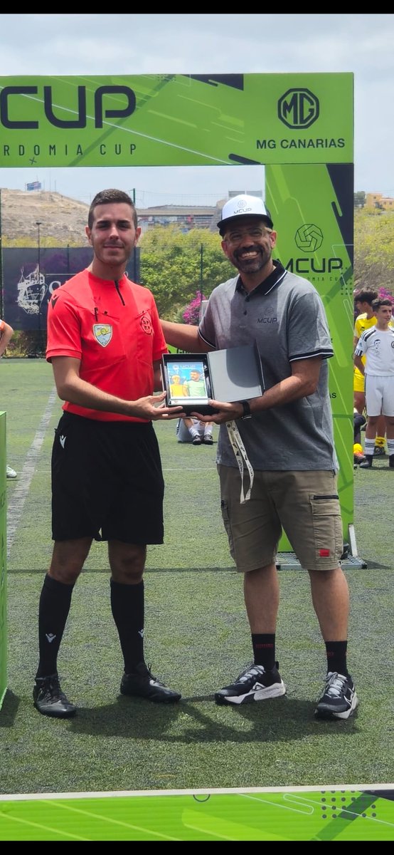 Federación de Fútbol de Las Palmas (@fflaspalmas) on Twitter photo 📸 | El vicepresidente <a href="/ReinaldoMontes8/">Reinaldo Montesdeoca</a> presente en la jornada final del Torneo Mayordomía Cup de categoría Infantil organizado por <a href="/AcodettiCF/">Acodetti CF 🟧⬜️</a> y Litografia González y apadrinado por <a href="/Suarezalex46/">Alex Suarez</a>
#FútbolCanario | #FútbolBase 📸 | El vicepresidente <a href="/ReinaldoMontes8/">Reinaldo Montesdeoca</a> presente en la jornada final del Torneo Mayordomía Cup de categoría Infantil organizado por <a href="/AcodettiCF/">Acodetti CF 🟧⬜️</a> y Litografia González y apadrinado por <a href="/Suarezalex46/">Alex Suarez</a>
#FútbolCanario | #FútbolBase