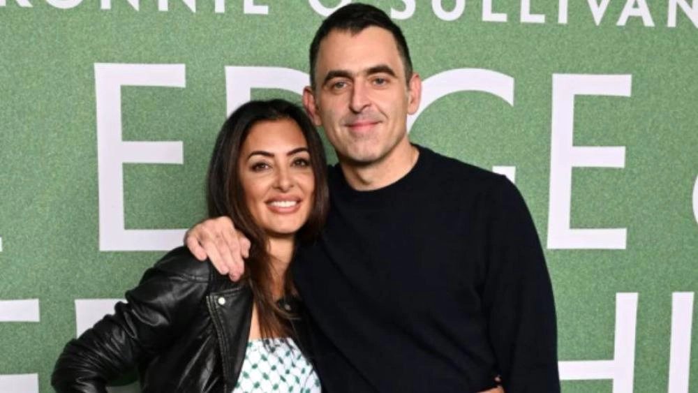 قرر لاعب السنوكر البريطاني روني سوليفان، بطل العالم 7 مرات، العودة عن انفصاله عن خطيبته ليلى رواس بعد 9 أشهر وعرض منزله في شيغويل، ايسيكس للبيع مقابل 2 مليون إسترليني ويخطط للانتقال للعيش في دبي.