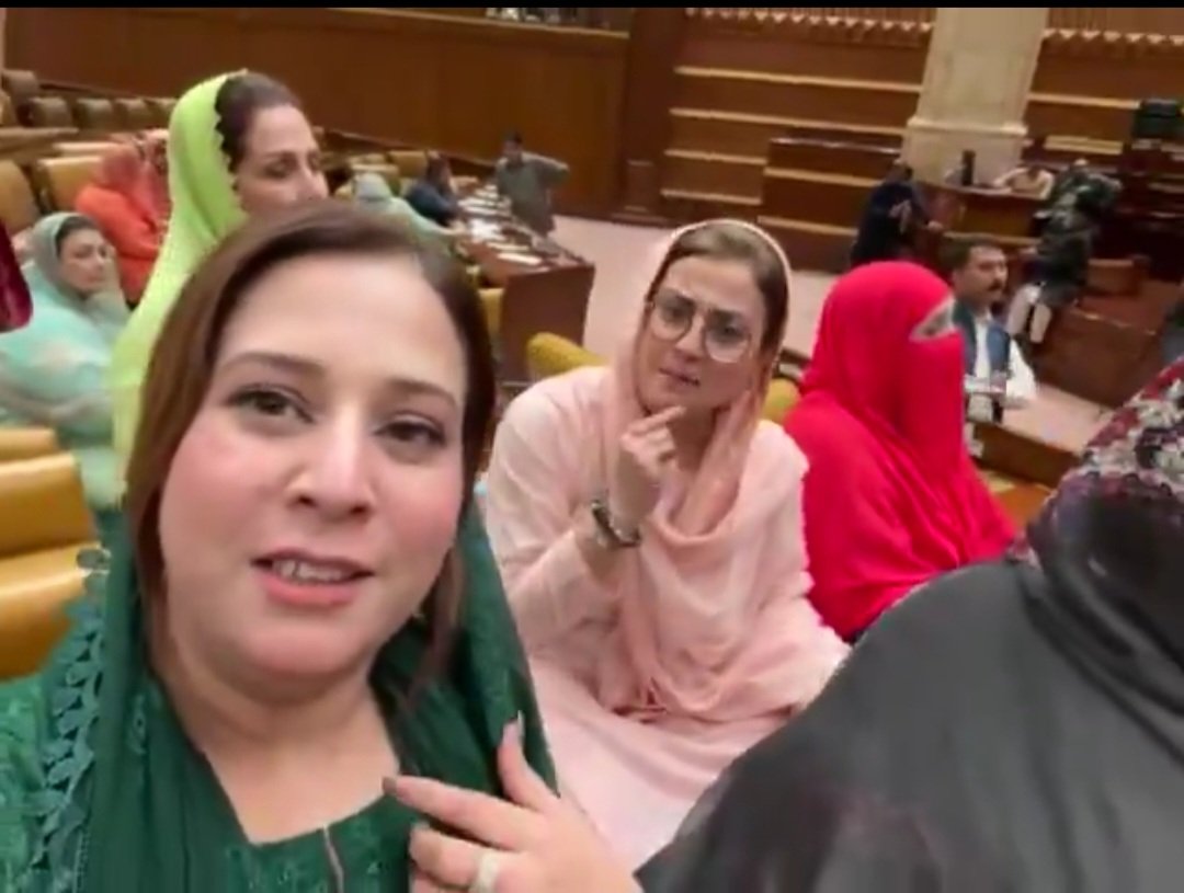 پاکستان کا سب سے بڑا صوبہ ان طلاق یافتہ رنڈیوں کے حوالے کرنے پر لعنت کس پر بھیجنی ہے ؟