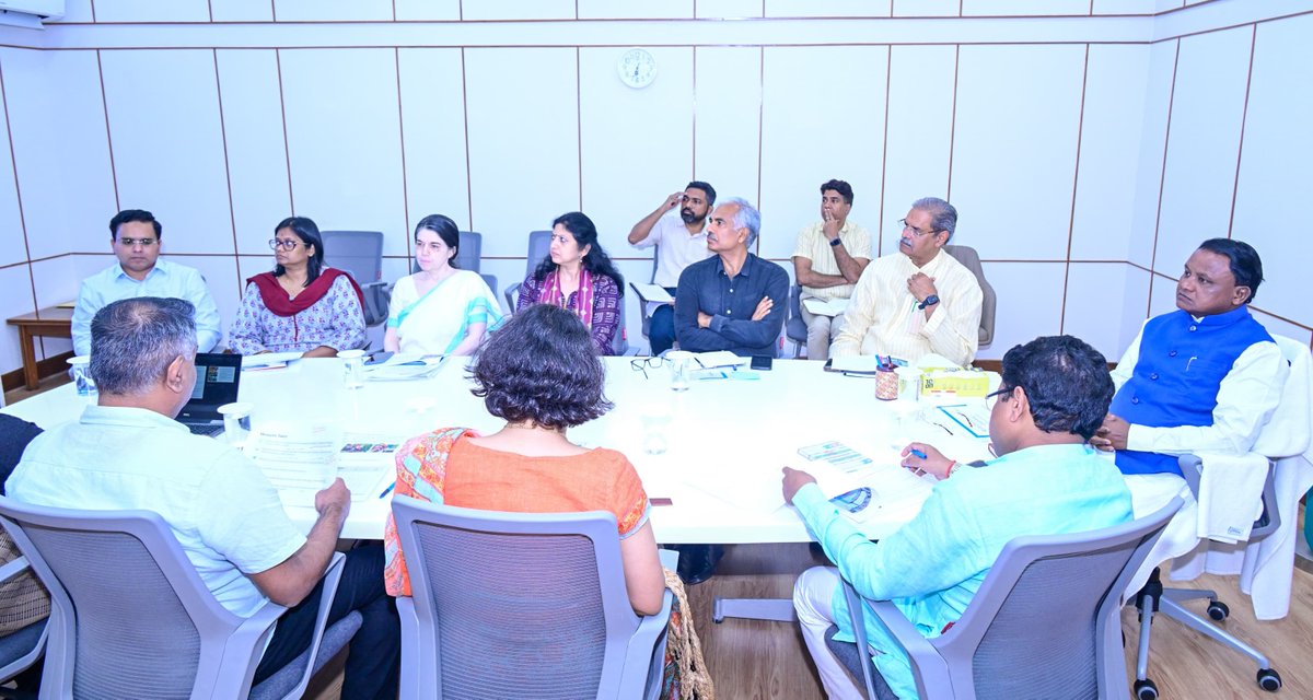 ମାନ୍ୟବର ମୁଖ୍ୟମନ୍ତ୍ରୀ ଶ୍ରୀ <a href="/MohanMOdisha/">Mohan Charan Majhi</a>  ଲୋକସେବା ଭବନଠାରେ ରାଜ୍ୟର ଛଅଟି ଜିଲ୍ଲାର ବିଭିନ୍ନ ଅଞ୍ଚଳରେ ଦେଖାଦେଇଥିବା ଡାଇରିଆ ପରିସ୍ଥିତି ଓ ଏହାର ନିୟନ୍ତ୍ରଣ ପାଇଁ ଗ୍ରହଣ କରାଯାଉଥିବା ବିଭିନ୍ନ ପଦକ୍ଷେପ ସମ୍ପର୍କରେ ସମୀକ୍ଷା କରିଛନ୍ତି।