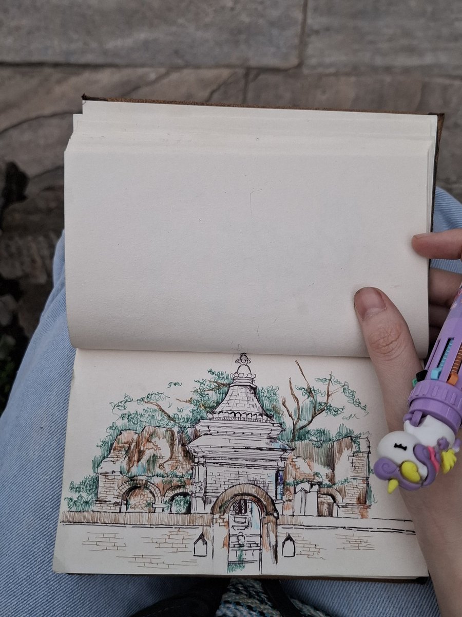 pragyamainali_'s tweet image. The artist vs the art