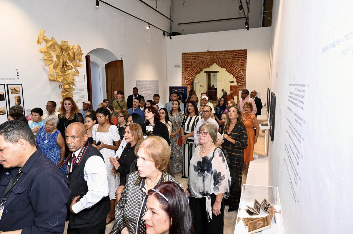 MMujerRD's tweet image. @AddysThen expresó que apoyar esta exposición forma parte de un esfuerzo sostenido del @MMujerRD por reconocer y preservar la memoria de las mujeres dominicanas que han dejado una huella duradera en nuestra historia. “#AbigailMejía sigue viva en diferentes espacios del país, como…