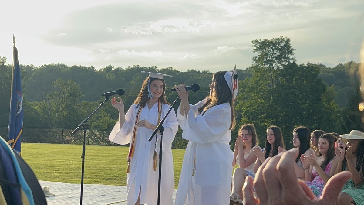 MsHernandezPCSD's tweet image. Congratulations to all of the Putnam Valley Graduates! Yesterday was the most perfect day for a graduation! 🧑🎓 🎓👩🎓