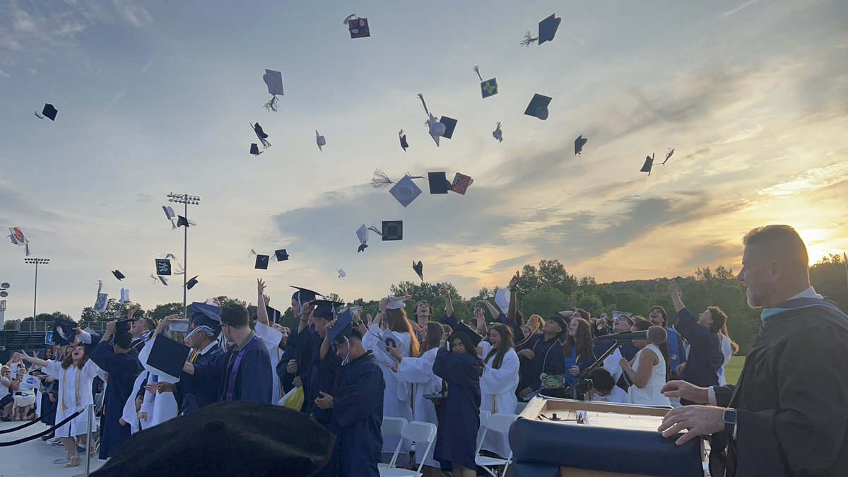 MsHernandezPCSD's tweet image. Congratulations to all of the Putnam Valley Graduates! Yesterday was the most perfect day for a graduation! 🧑🎓 🎓👩🎓