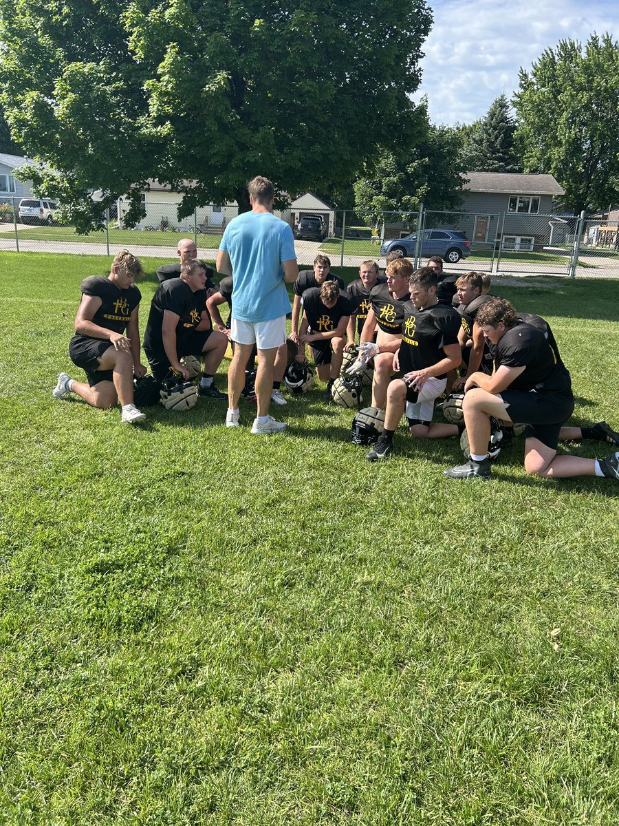 Session #1✅

Some good players out here in Iowa👀👀

Excited to be working with Bishop Garrigan privately this weekend‼️