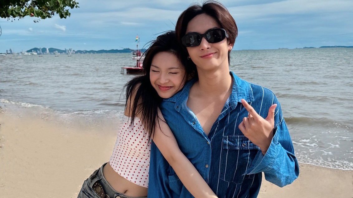 So Copper from BUS member of Thai boygroup and brother pf Chiquita from BABYMONSTER the one who's also holding a picket of jay attending on WTL in Bangkok today is a jay stan OMGGG 😭