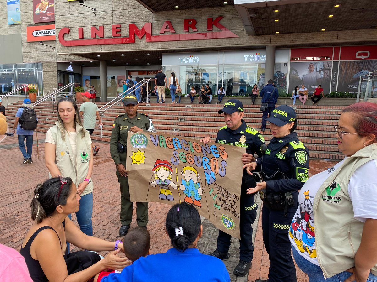 👦🏻👧🏼Por unas #VacacionesSeguras
El Grupo de Protección a la Infancia y Adolescencia MECUC, en coordinación con el ICBF, adelanta acciones de prevención y control frente a la presencia de niños, niñas y adolescentes en situación de vulnerabilidad en el espacio público.