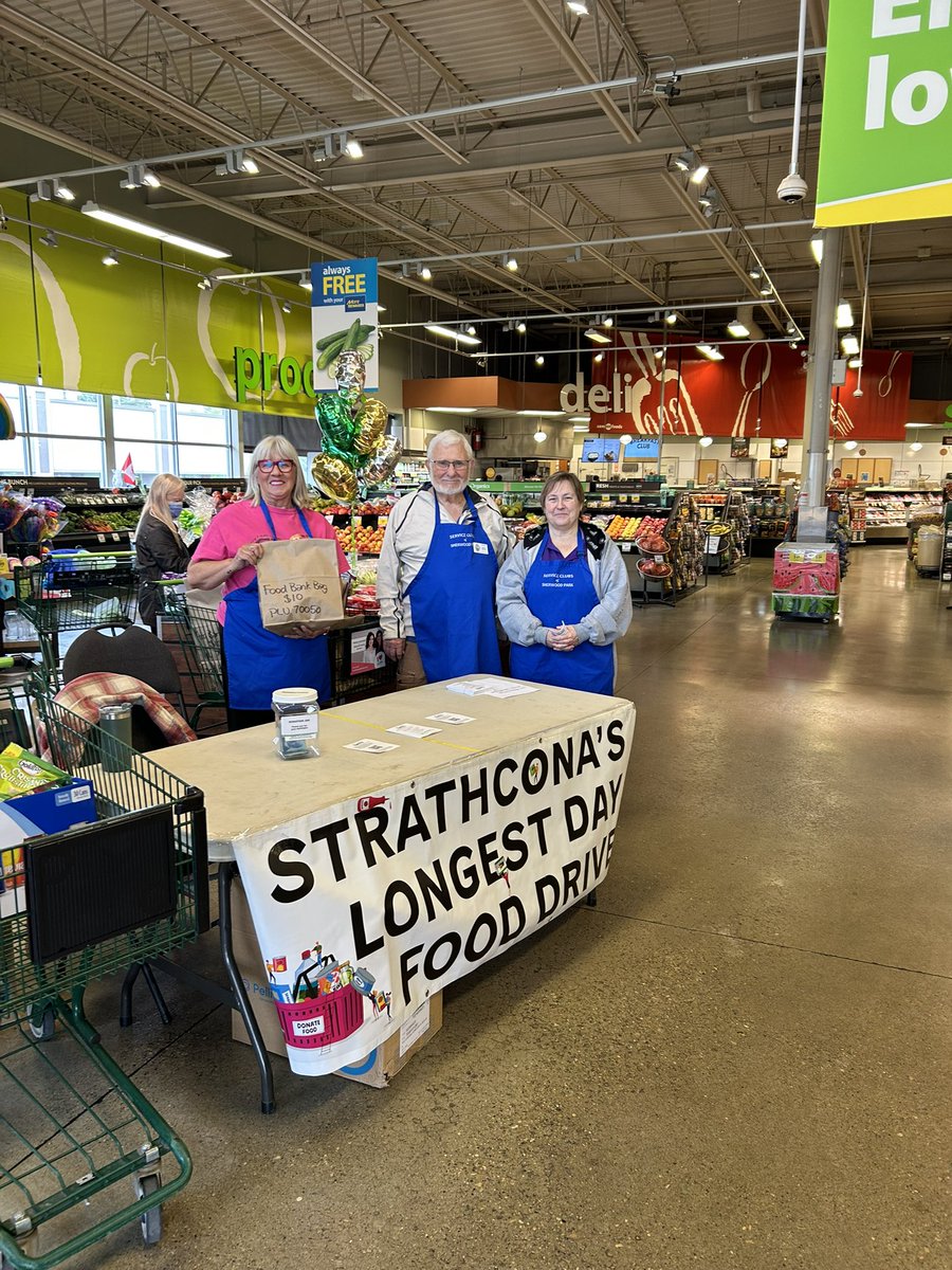 Strathcona Food Bank (@strathconafb) on Twitter photo Save-On-Foods Wye Road!!! 
Stop by and say hi to the lovely volunteers ❤️❤️
#shpk
#strathco
#volunteers
#foodsecurity
#longestdayoftheyear Save-On-Foods Wye Road!!! 
Stop by and say hi to the lovely volunteers ❤️❤️
#shpk
#strathco
#volunteers
#foodsecurity
#longestdayoftheyear