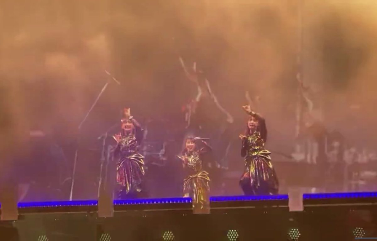 omajination's tweet image. Hunting for BABYMETAL fancams is the most frustrating part of the editing process because you can almost never find one that has both the perfect angle and good quality. It&apos;s either one or the other 🥲
Example of perfect angle - bad quality 👇🏼