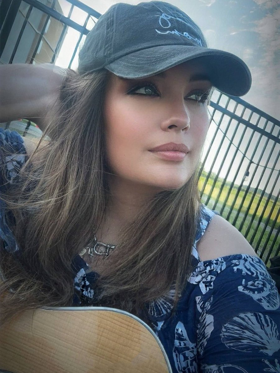 JenniferMlott's tweet image. I had a great time playing at Crate Escapes last night! Had to wear my “Dog Mom”🐶 hat! Hope you all are having a fantastic Saturday! #jennifermlottmusic