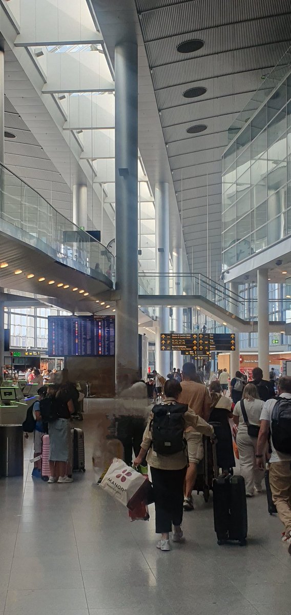 Just arrived to #Copenhagen 🥳
Looking forward to a full week of attending #FirstCon.
Please reach out if you are here, I want to meet as many of you as possible. Free #Gi7w0rm stickers and conversations included 😊
<a href="/FIRSTdotOrg/">FIRST.org</a>