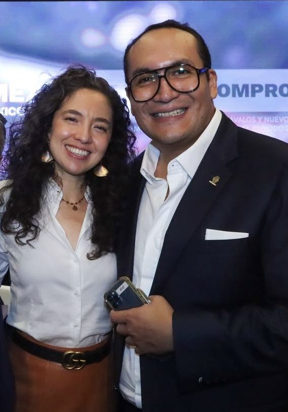 María Elena Esparza Guevara (@maelenaesparza) on Twitter photo ¡Feliz cumpleaños, <a href="/AdalOrtizOf/">Adal Ortiz Oficial</a>! Que este nuevo ciclo esté lleno de felicidad y salud 🌟 ¡Feliz cumpleaños, <a href="/AdalOrtizOf/">Adal Ortiz Oficial</a>! Que este nuevo ciclo esté lleno de felicidad y salud 🌟