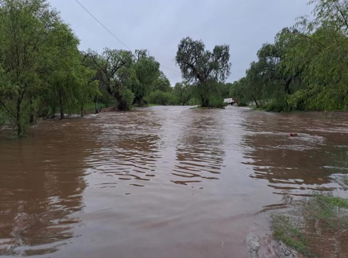 Habitantes de la comunidad de Alfajayucan reportaron que debido a la creciente del río, el paso que conecta con Atongo se encuentra cerrado a la circulación.

La Coordinación Municipal de Protección Civil de El Marqués, solicitó a la población tomar precauciones y evitar la zona.