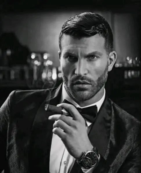 ㅤㅤㅤㅤ
                         
            Me fumo un cigarro...

 Miro la Luna estas en mi mente....
ㅤㅤㅤㅤ