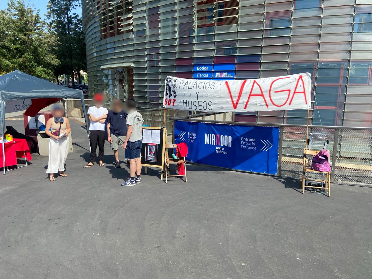 Avui comencem la vaga a la botiga del Mirador Torre Glòries reclamant millores en les nostres condicions de treball i ens sumem als companys de <a href="/vaga_map/">Vaga Map</a>

Per l'extensió de la lluita a tots els centres, empreses i sectors. La nostra millor arma, la solidaritat!