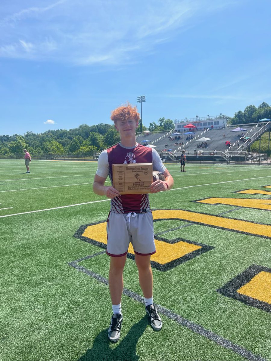 GWHSFootball1's tweet image. Congrats to @cy_persinger
Winner of @msacwv QB challenge. 🏈🏈