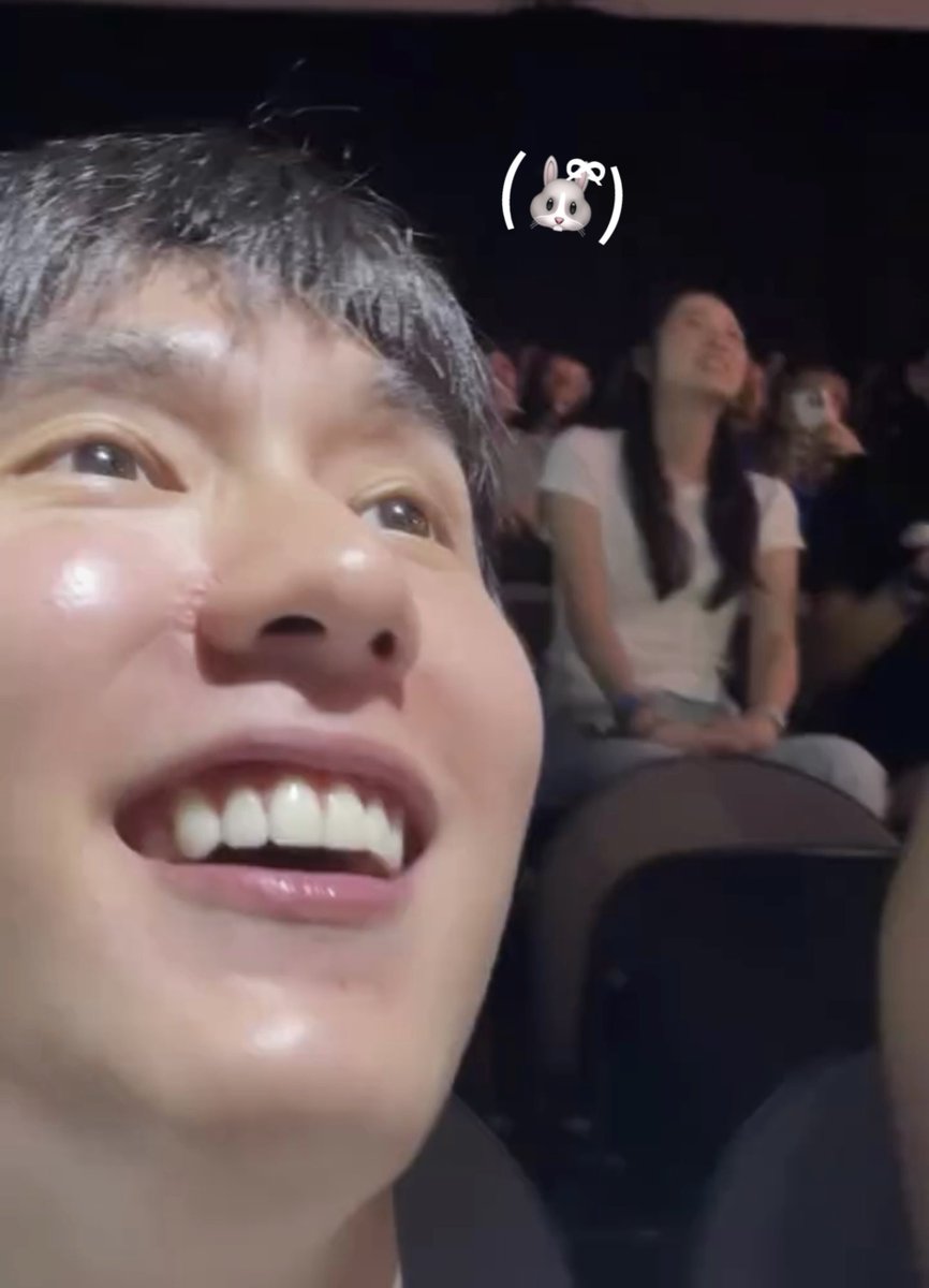 ถ้านี่ไม่ใช่คนที่ดูคอนได้น่ารักที่สุดในโลกก😭  แก้มใส ๆ ดวงตากลมโตเป็นประกาย ยิ้มหวาน หน้าอิ่มนม ดุ๊กดิ๊กน่ารักตลอดทั้งคอนเลย ฮือออ หัวใจผมระเบิดปุ้งง น่าร้ากมาก😭🫳🏻🍅

— #kasibook (🐰)