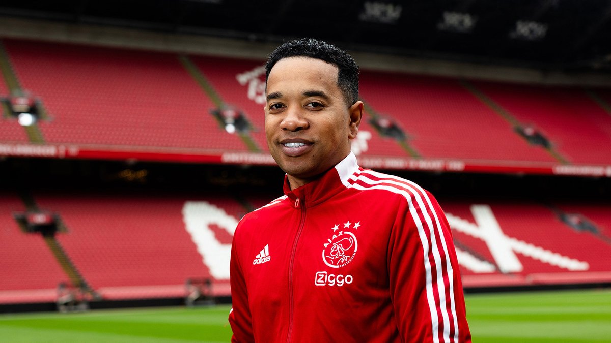 “Ik heb ook een heel leuk gezin.”

Mooi. Fijn voor hem.
Maar ja... dat wisten we al.
Iedereen had ‘m bij Ajax verwacht.
Nu? Niks. Alleen woorden.

Triest, weer een afhaakmoment.
#Ajax #Zonde #Emanuelson